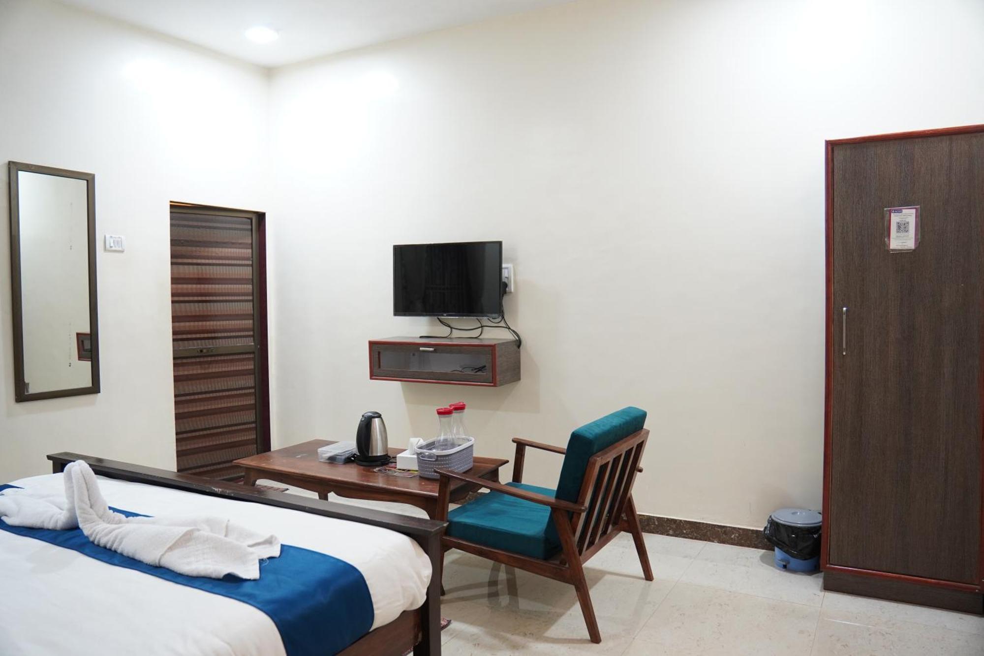 Redstone House By Oxystays Hospitality Ganpatipule Exterior photo
