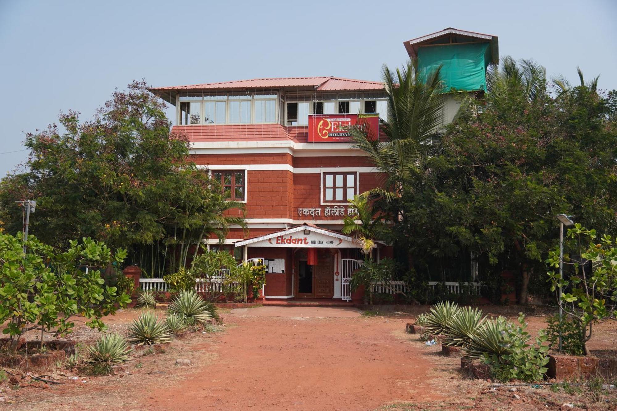 Redstone House By Oxystays Hospitality Ganpatipule Exterior photo